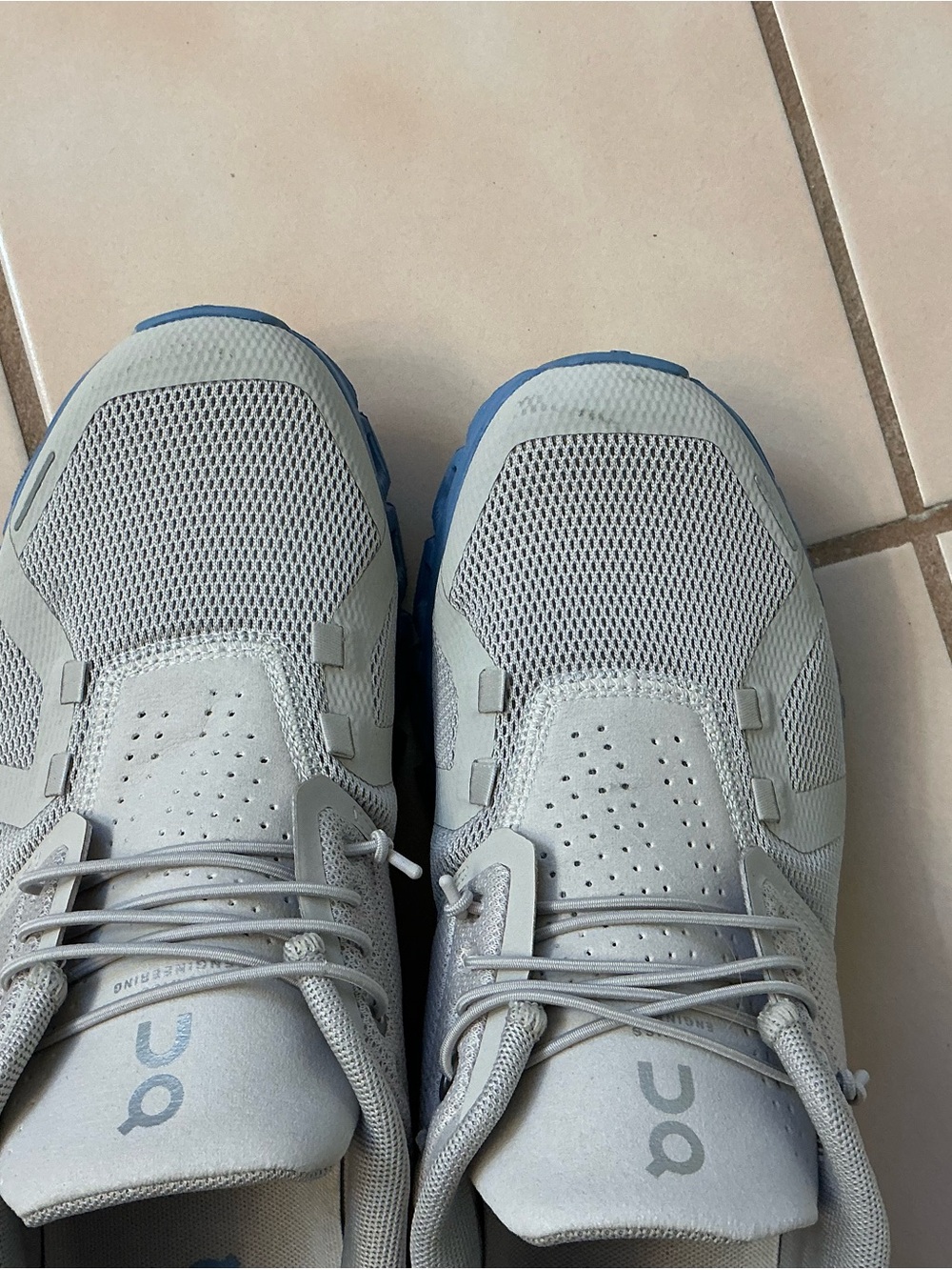 On Cloud 5 Women’s Running Sneakers Pearl/ Neptune Sz 9 EUC! - Picture 8 of 9
